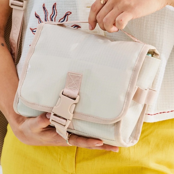 Calpak Terra Hanging Toiletry Bag - Picture 5 of 15